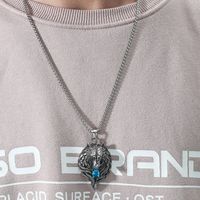 Retro Diamond-studded Wolf Head Pendant Necklace main image 4