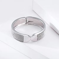 Europa Und Amerika Leichte Luxus Volldiamant Feder Öffnungs Armband Damen Mode High-end-legierung Armband main image 4