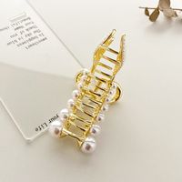 Simple Pearl Fishtail Catch Clip main image 4
