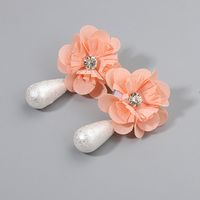 Mode Tropfenförmige Perlen Stoff Blumenohrringe Großhandel main image 1