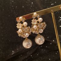 Fashion White Mother-of-pearl Flower Earrings main image 4