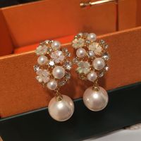 Fashion White Mother-of-pearl Flower Earrings main image 6
