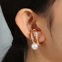 Fashion Double C Metal Pearl Earrings main image 4