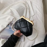 Fashion Rhombic Pearl Chain Messenger Bag main image 1