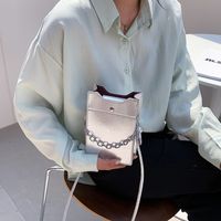 Modekette Glänzende Schulter Messenger Tragbare Kleine Quadratische Tasche Großhandel main image 3