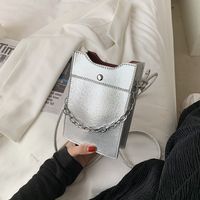 Modekette Glänzende Schulter Messenger Tragbare Kleine Quadratische Tasche Großhandel sku image 2