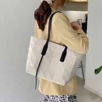Fashion Solid Color Large-capacity Soft Leather Shoulder Bag Wholesale sku image 1