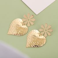 Retro Alloy Flower Love Heart Shape Earrings main image 4