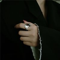 Verstellbarer Ring Mit Geometrischer Drehung Der Koreanischen Bogenwelle main image 1
