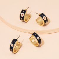 Fashion Small Daisy Geometric C-shaped Alloy Earrings Wholesale main image 4