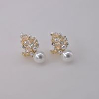 Retro Shell Flower Half Circle Pearl Earrings main image 3