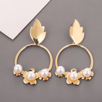 Fashion Alloy Inlaid Pearl Leaf Round Earring main image 1