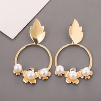 Fashion Alloy Inlaid Pearl Leaf Round Earring main image 2