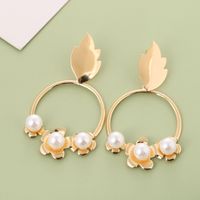 Fashion Alloy Inlaid Pearl Leaf Round Earring main image 4