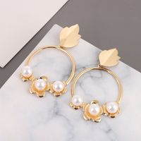 Fashion Alloy Inlaid Pearl Leaf Round Earring main image 5