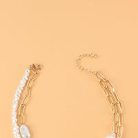 Collier En Alliage Multicouche De Perles De Forme Spéciale Rétro En Gros main image 3