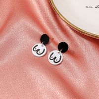 Simple Black And White Round Alloy Earrings Wholesale main image 4