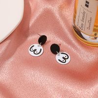 Simple Black And White Round Alloy Earrings Wholesale main image 5