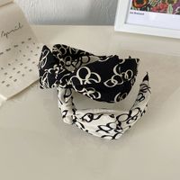 Korean Black And White Bow-knot Wide-brimmed Headband main image 1