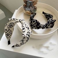 Korean Black And White Bow-knot Wide-brimmed Headband main image 3