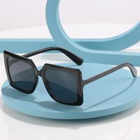 Neue Trendige Mode Sonnenbrille Im Einfachen Stil main image 1