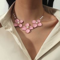 Einfache Rosa Perle Blumenlegierung Halskette Großhandel main image 2