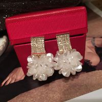 Fashion Diamond Resin White Flower Earrings main image 4