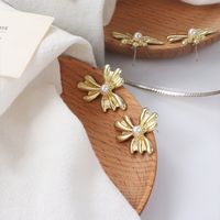 Fashion Flower Pearl Alloy Earrings Wholesale main image 1