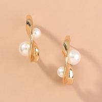 Fashion Simple Metal Curved Asymmetrical Pearl C-shaped Earrings main image 5