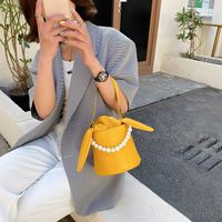 Fashion Solid Color Pearl Chain Shoulder Messenger Portable Bag main image 1