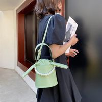 Fashion Solid Color Pearl Chain Shoulder Messenger Portable Bag main image 5