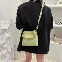 Fashion Solid Color Thick Chain Shoulder Messenger Portable Bag Wholesale main image 6