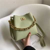 Fashion Solid Color Thick Chain Shoulder Messenger Portable Bag Wholesale main image 4