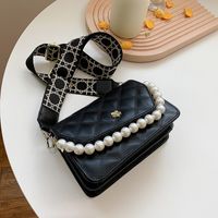 Fashion Pearl Chain Shoulder Messenger Portable Bag Wholesale main image 5