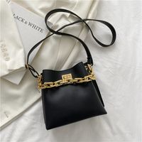 Fashion Solid Color Thick Chain Shoulder Messenger Portable Bag Wholesale sku image 3