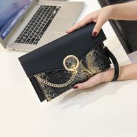 Fashion Snake Pattern Chain Clutch Wholesale sku image 2