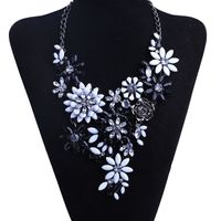 Fashion Alloy Diamond-studded Crystal Flower Necklace main image 4