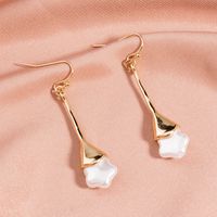 Mode Einfachen Stil Fünfzackigen Stern Perlen Ohrringe main image 1