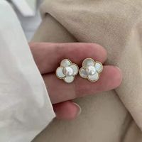 Fashion Pearl Small Flower Earrings Wholesale sku image 1