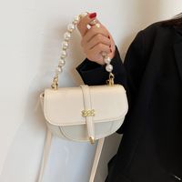 Fashion Pearl Chain Portable Saddle Bag main image 2
