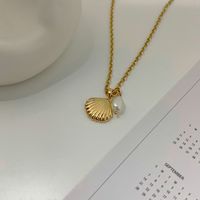 Simple Texture Freshwater Pearl Imitation Shell Pendant Necklace main image 4