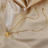Collar De Acero Inoxidable De Oro De 18 Quilates Con Colgante En Forma De Corazón Retro Simple main image 4