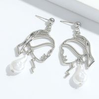 Fashion Electroplating Gold Alloy Inlaid Pearl Portrait Earrings main image 5