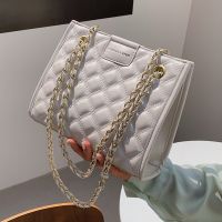 Fashion Solid Color Rhombus Pattern Splicing Chain Underarm Bag main image 1