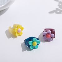 Retro Contrast Color Flower Resin Ring main image 1