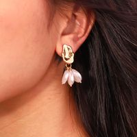 Fashion Gold Special-shaped Pure White Pearl Earrings Wholesale main image 3