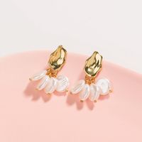 Fashion Gold Special-shaped Pure White Pearl Earrings Wholesale main image 4