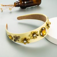Baroque Flower Bee Pearl Fabric Headband main image 3