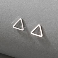 Mode Nouveau Style Simple Alliage Géométrique Triangle Boucles D'oreilles main image 1