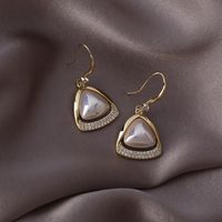 Korean Style Retro Micro-embellished Diamond Triangle Pearl Earrings main image 3